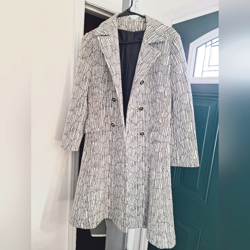 VINTAGE unique pattern long double breasted coat Black and white American- made